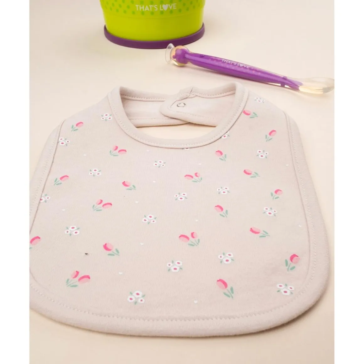 Babero Beige Flores Rojas para Recién Nacida