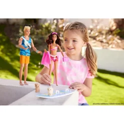 Barbie - Muñeca Barbie con tabla de surf y accesorios ㅤ