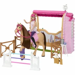 Barbie - Muñeca fashion con caballo y establo