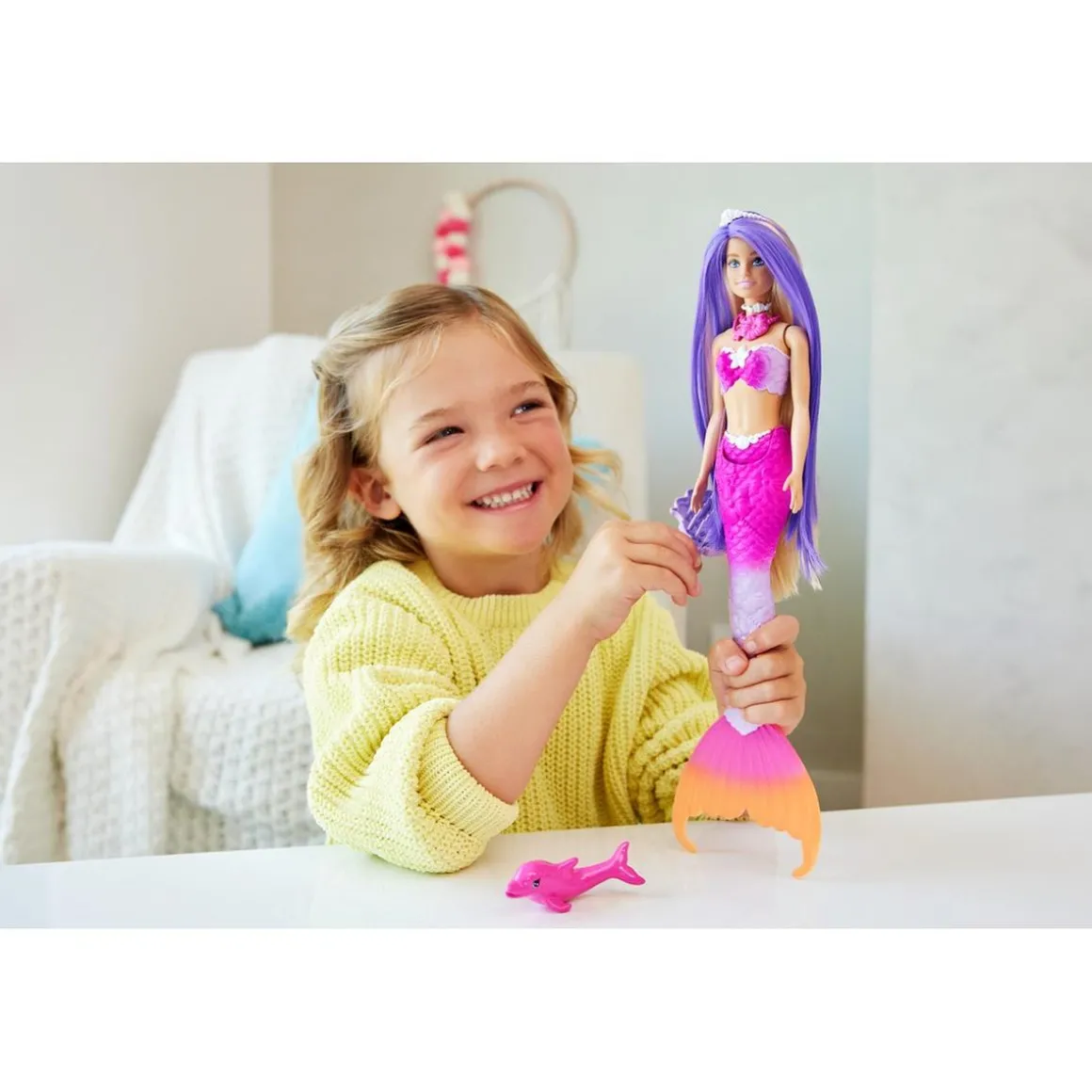 Barbie - Muñeca sirena cambio de color con delfín y accesorios ㅤ