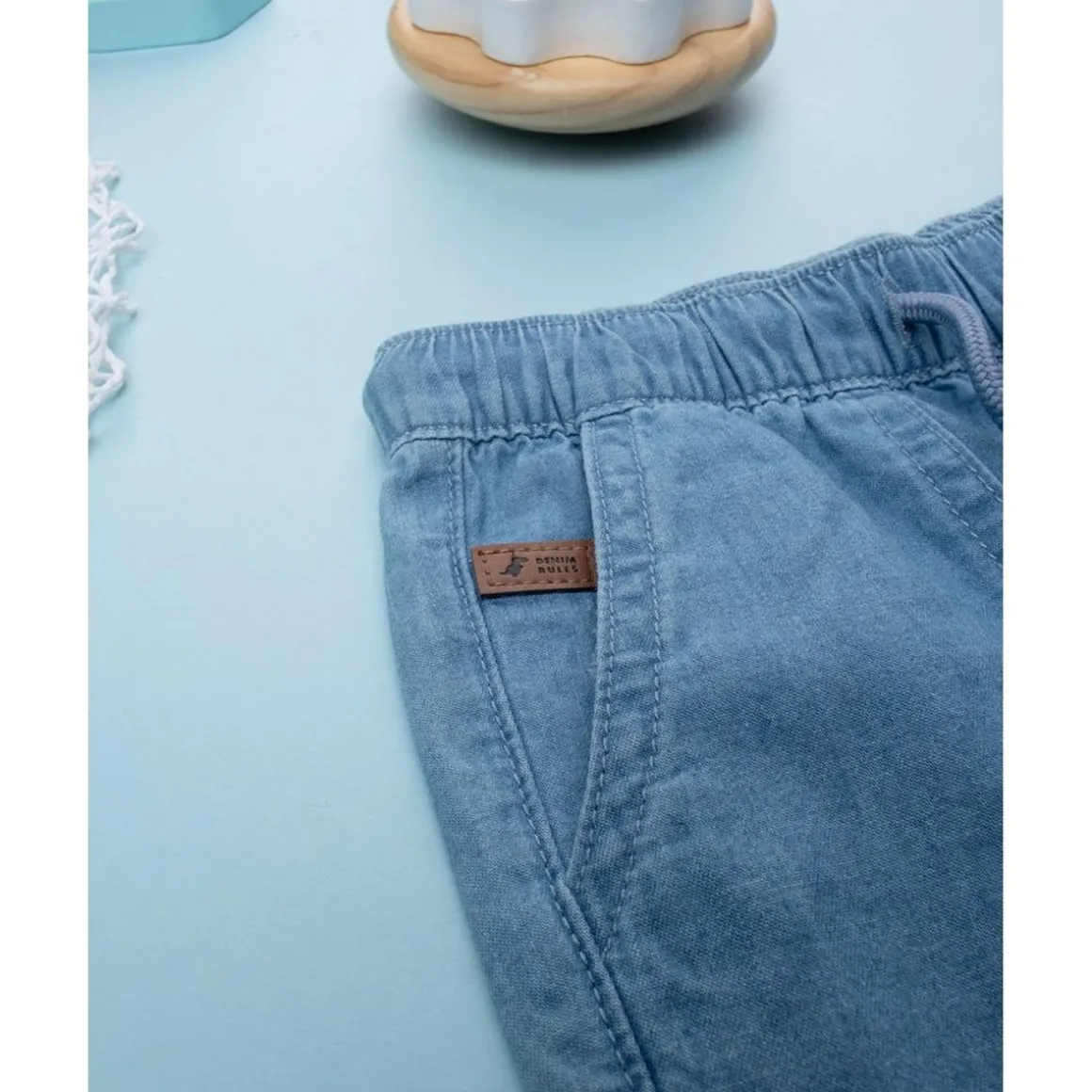 Bermuda azul denim con bolsillos