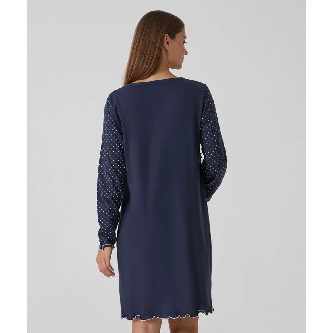 Camisa de noche premamá azul marino con lunares