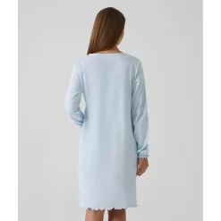 Camisa de noche premamá azul con volantes y lunares