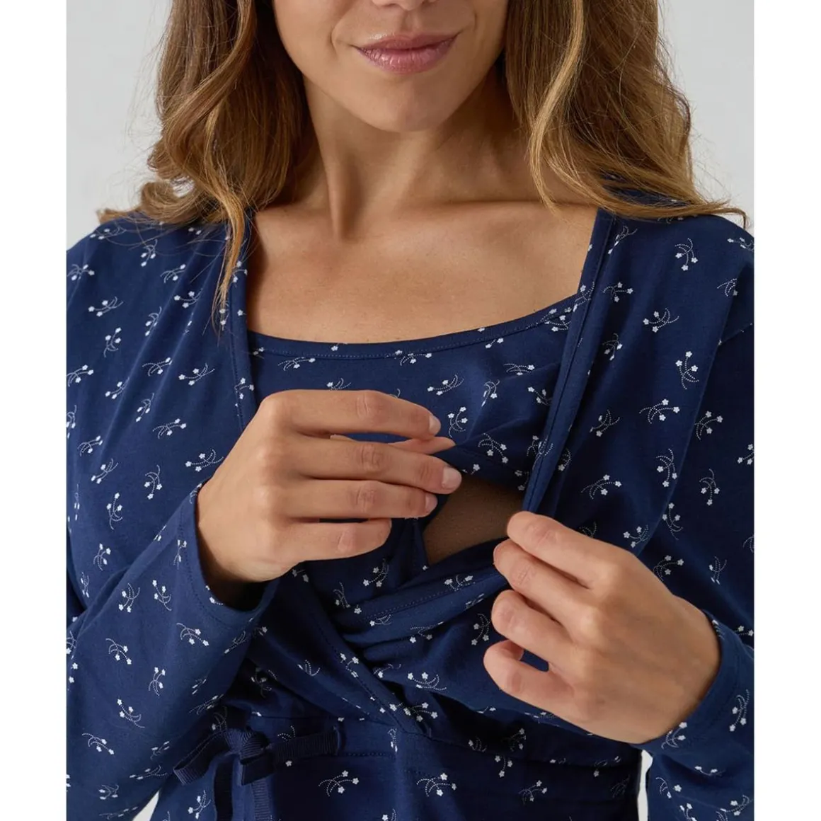 Camisa de noche premamá azul con flores all-over