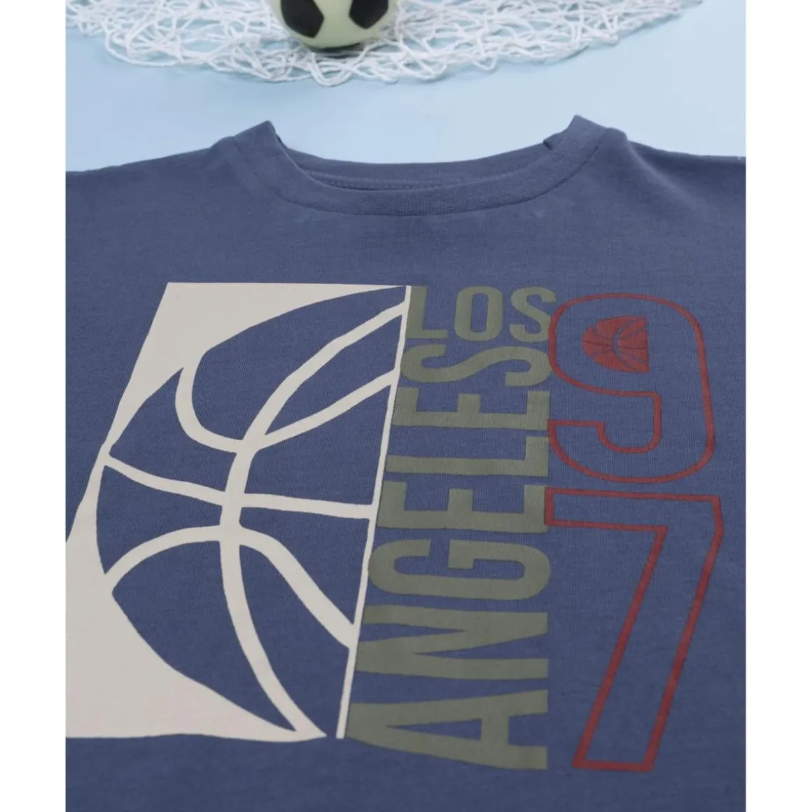 Camiseta azul estampada para niño