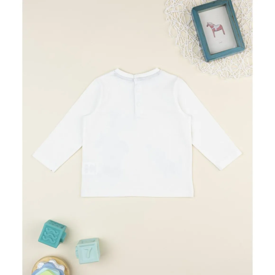 Camiseta de niño blanca con estampado de perritos