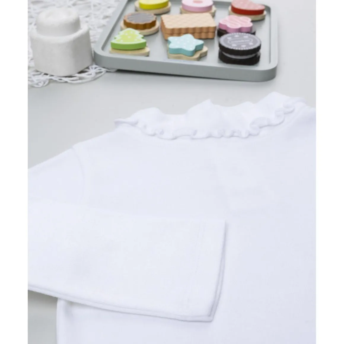 Camiseta niña blanca con cuello fruncido