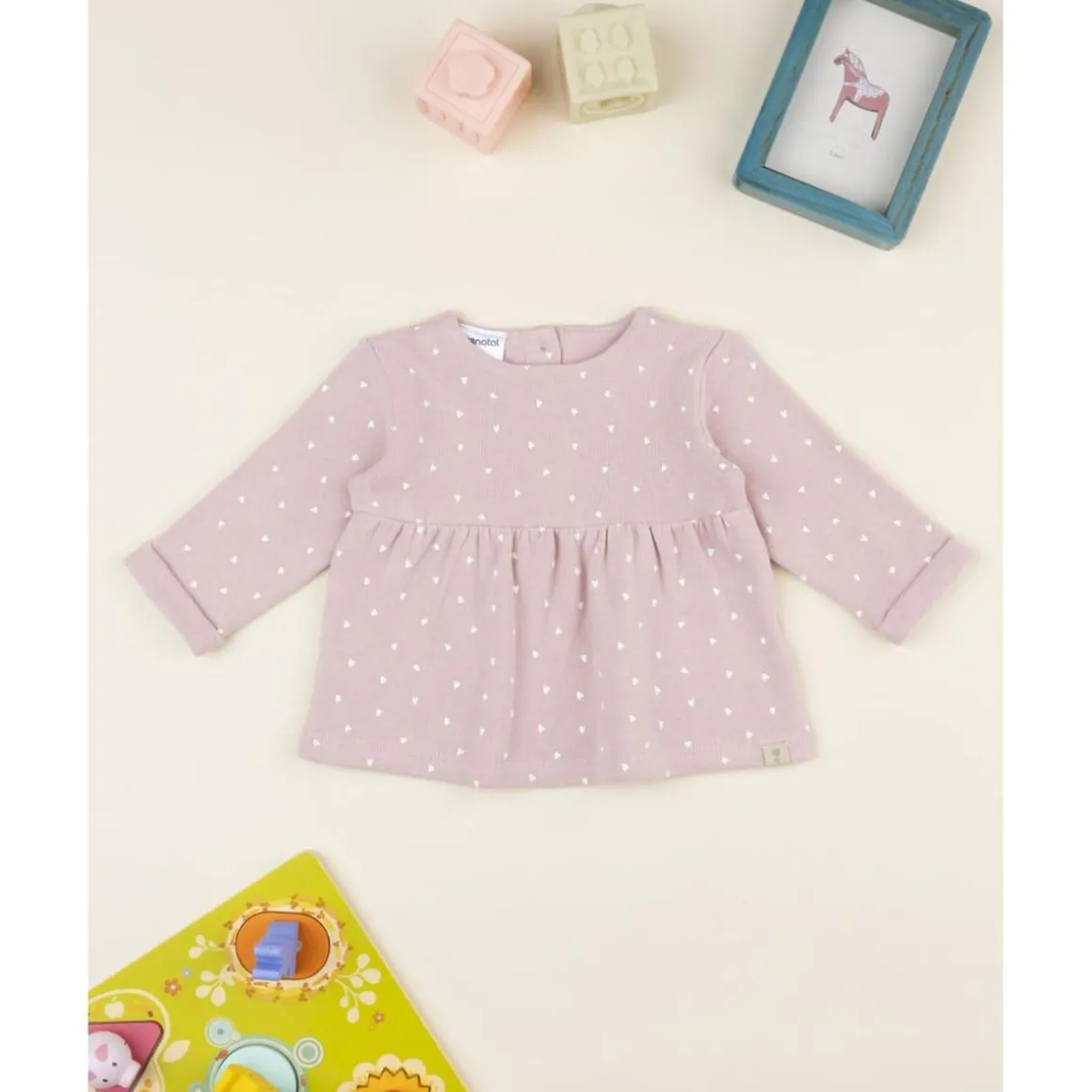 Camiseta niña rosa con corazones