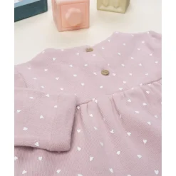 Camiseta niña rosa con corazones