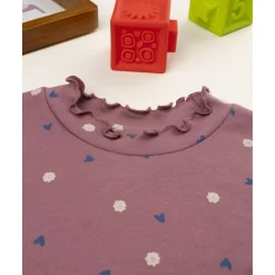 Camiseta niña rosa con corazones