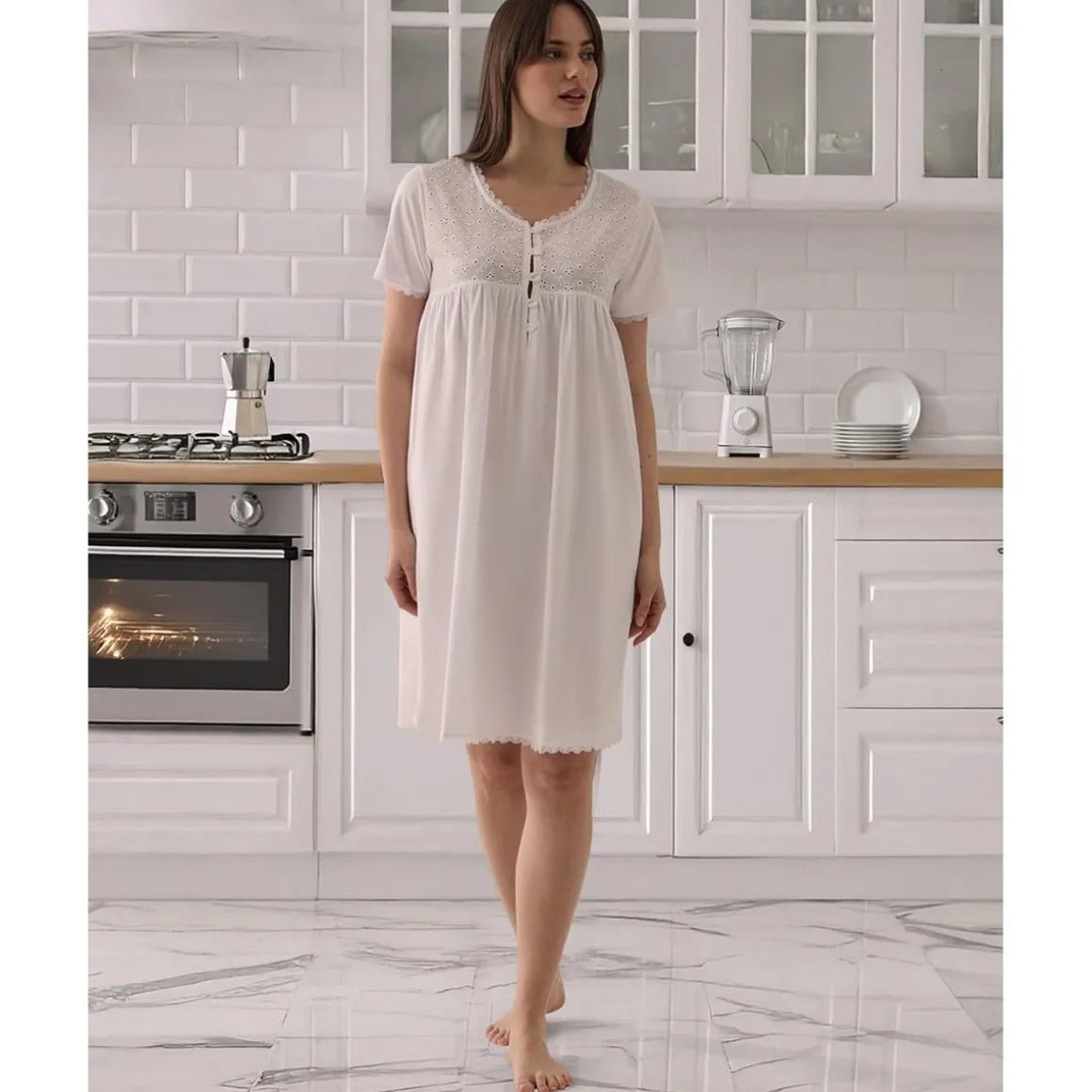 Camisón blanco premamá y de lactancia con detalle Sangallo