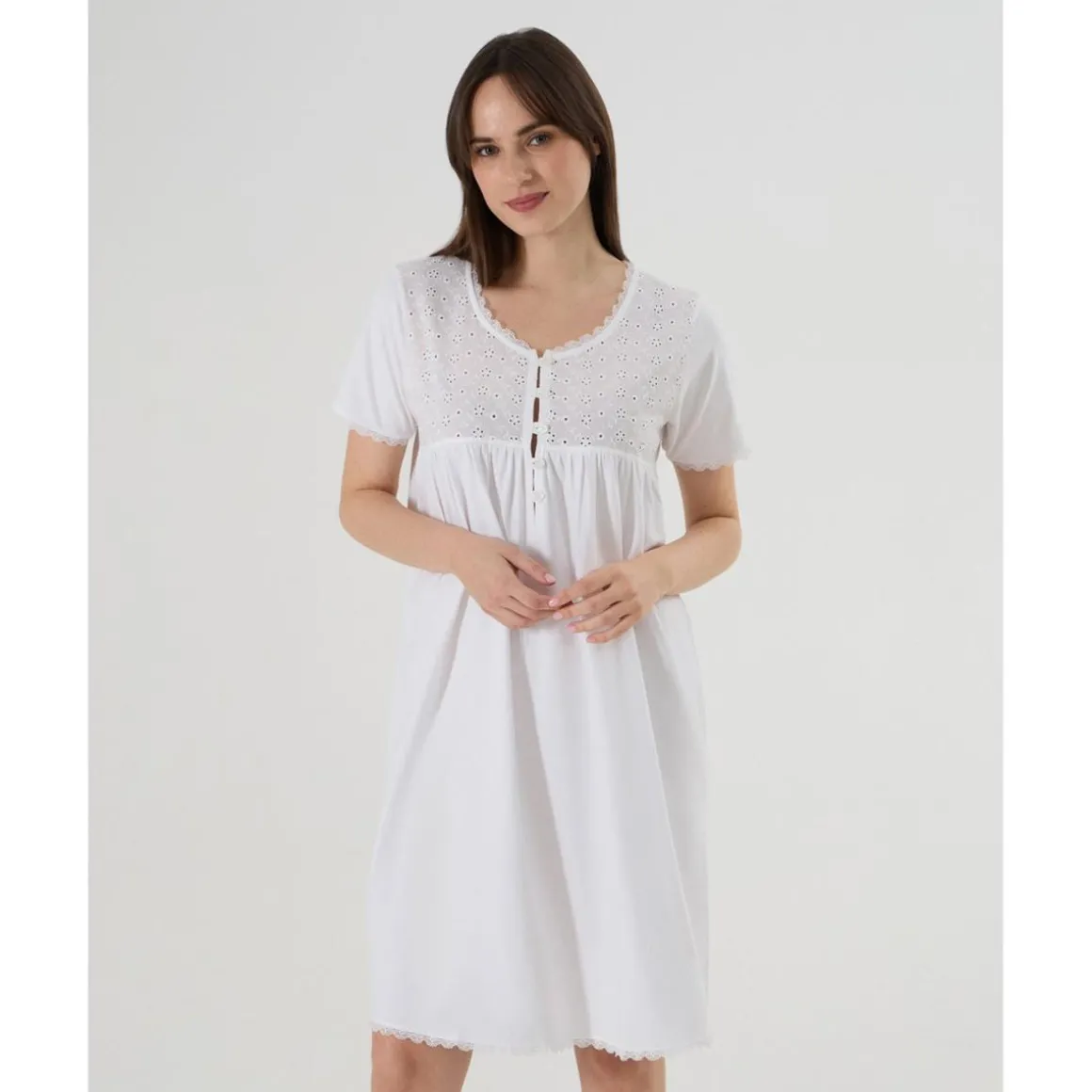 Camisón blanco premamá y de lactancia con detalle Sangallo