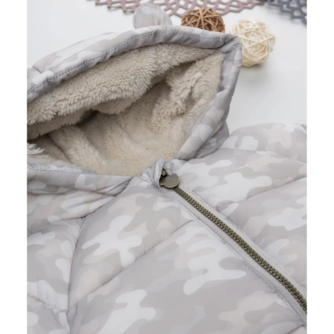 Chaqueta camouflage con capucha para bebé niño