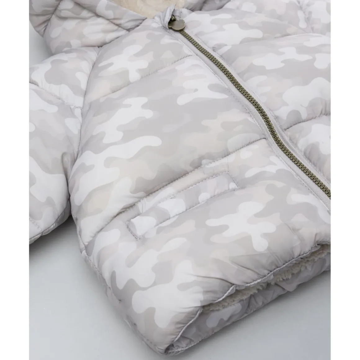 Chaqueta camouflage con capucha para bebé niño