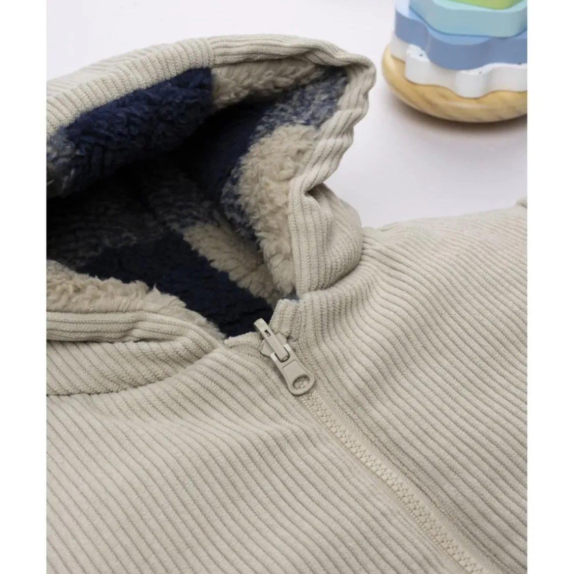 Chaqueta reversible beige con capucha para niño