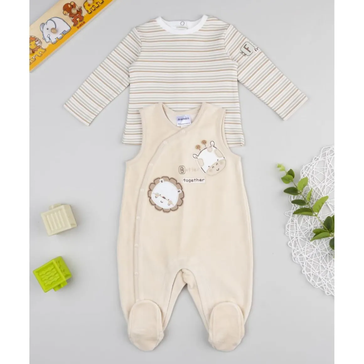 Conjunto bebé peto beige jirafa/león
