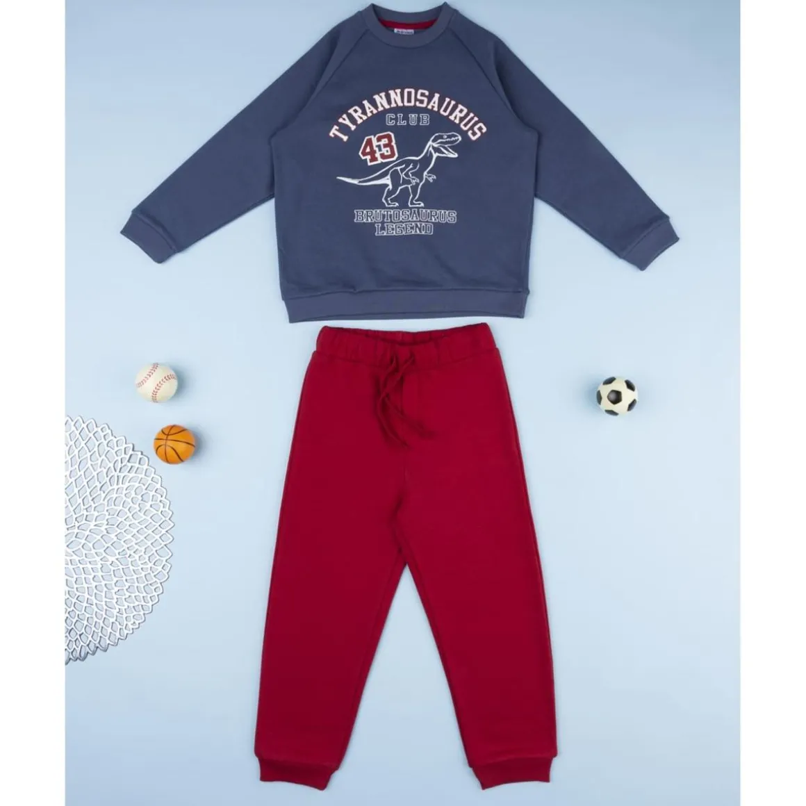 Conjunto jogging azul y burdeos para niño