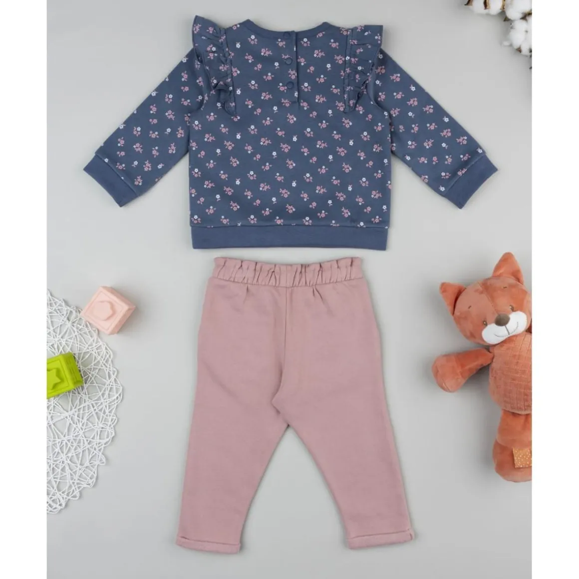 Conjunto niña azul y rosa con flores