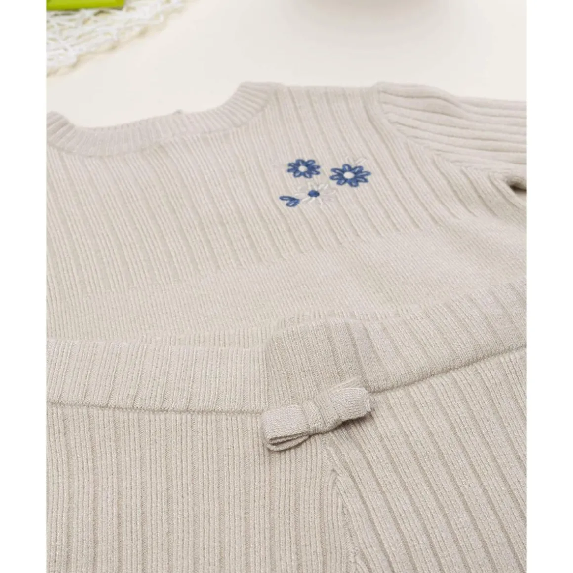 Conjunto tricot niña en tono beige