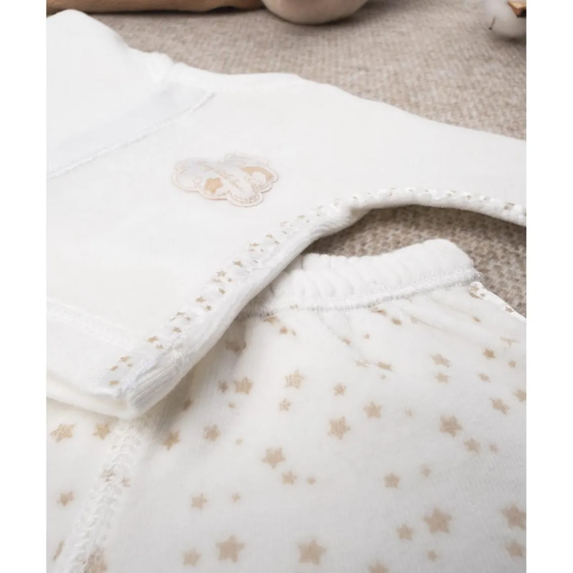 Conjunto unisex extrasmall en terciopelo con estrellitas