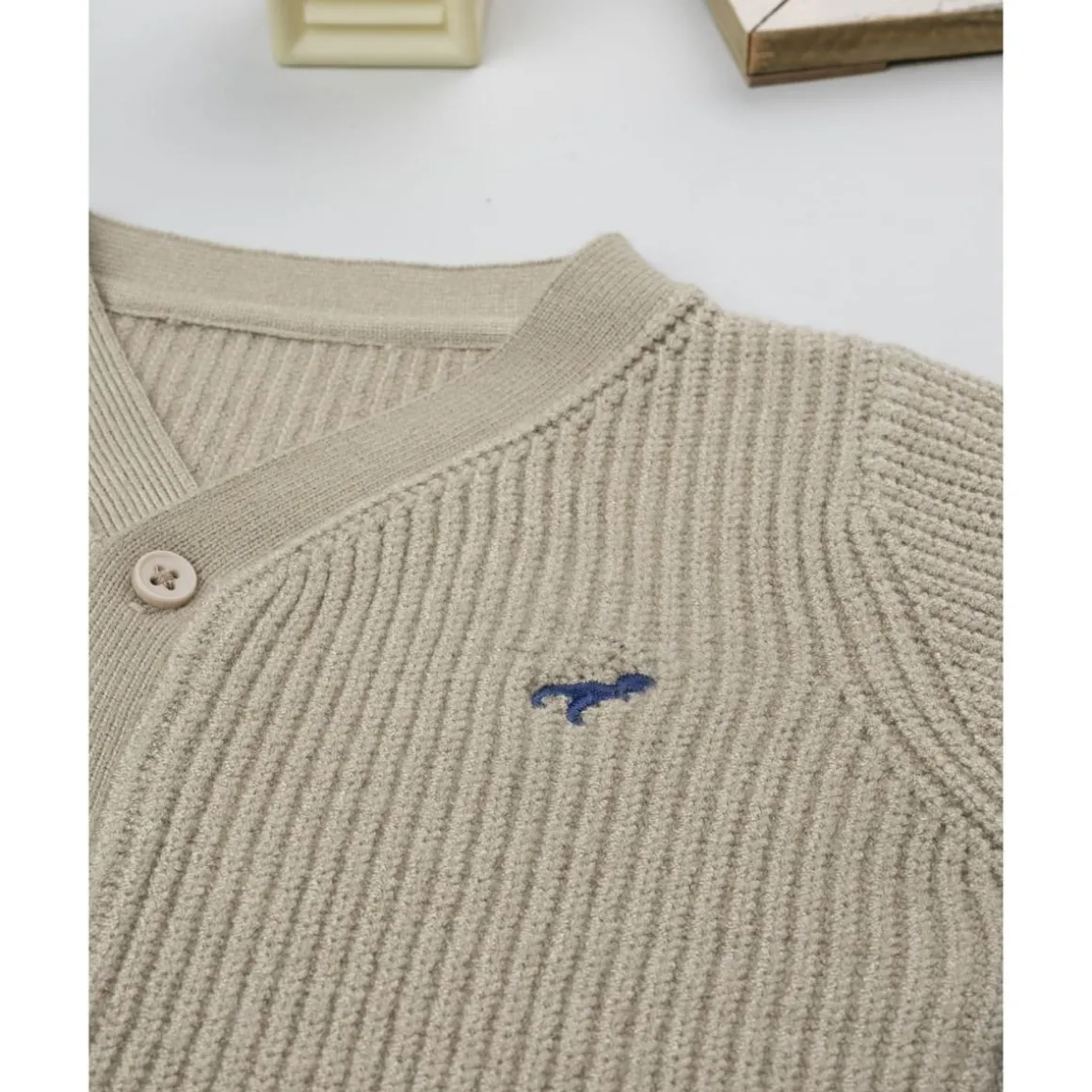 Cárdigan de niño beige de punto tricot