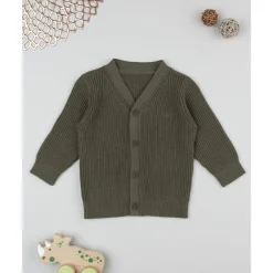 Cárdigan de niño verde tricotado