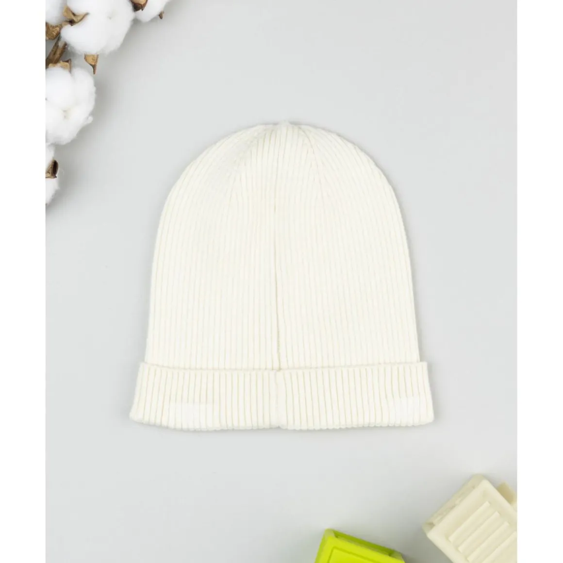 Gorro niña blanco de canalé con Minnie