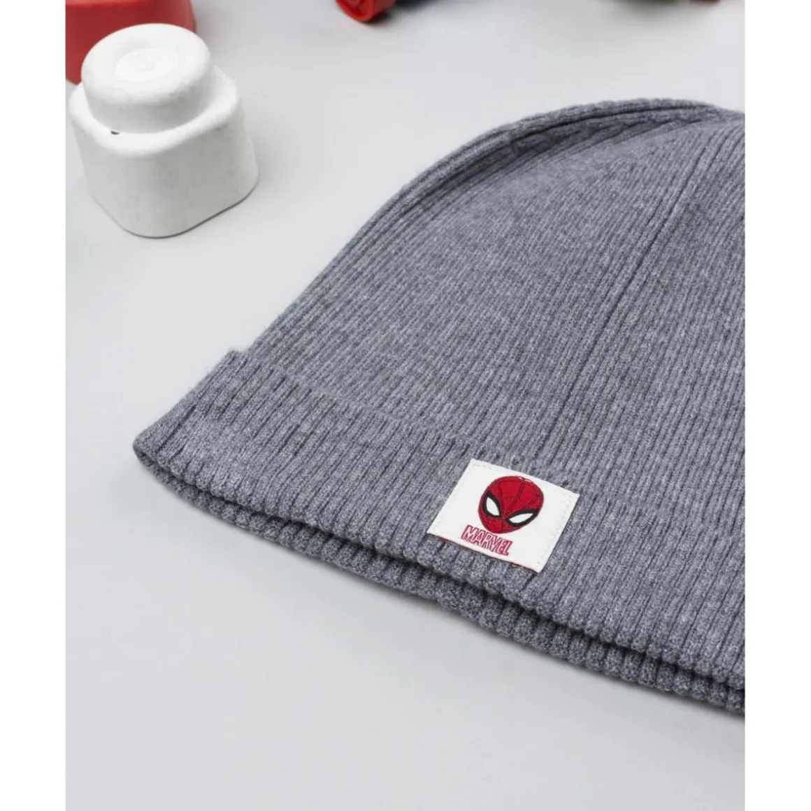 Gorro niño gris de canalé con Spiderman