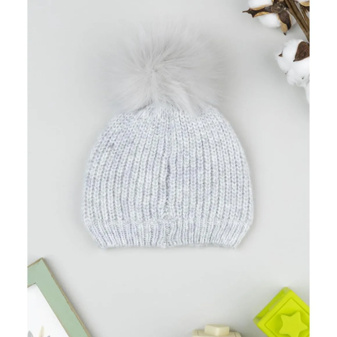 Gorro pompon niña gris con lurex