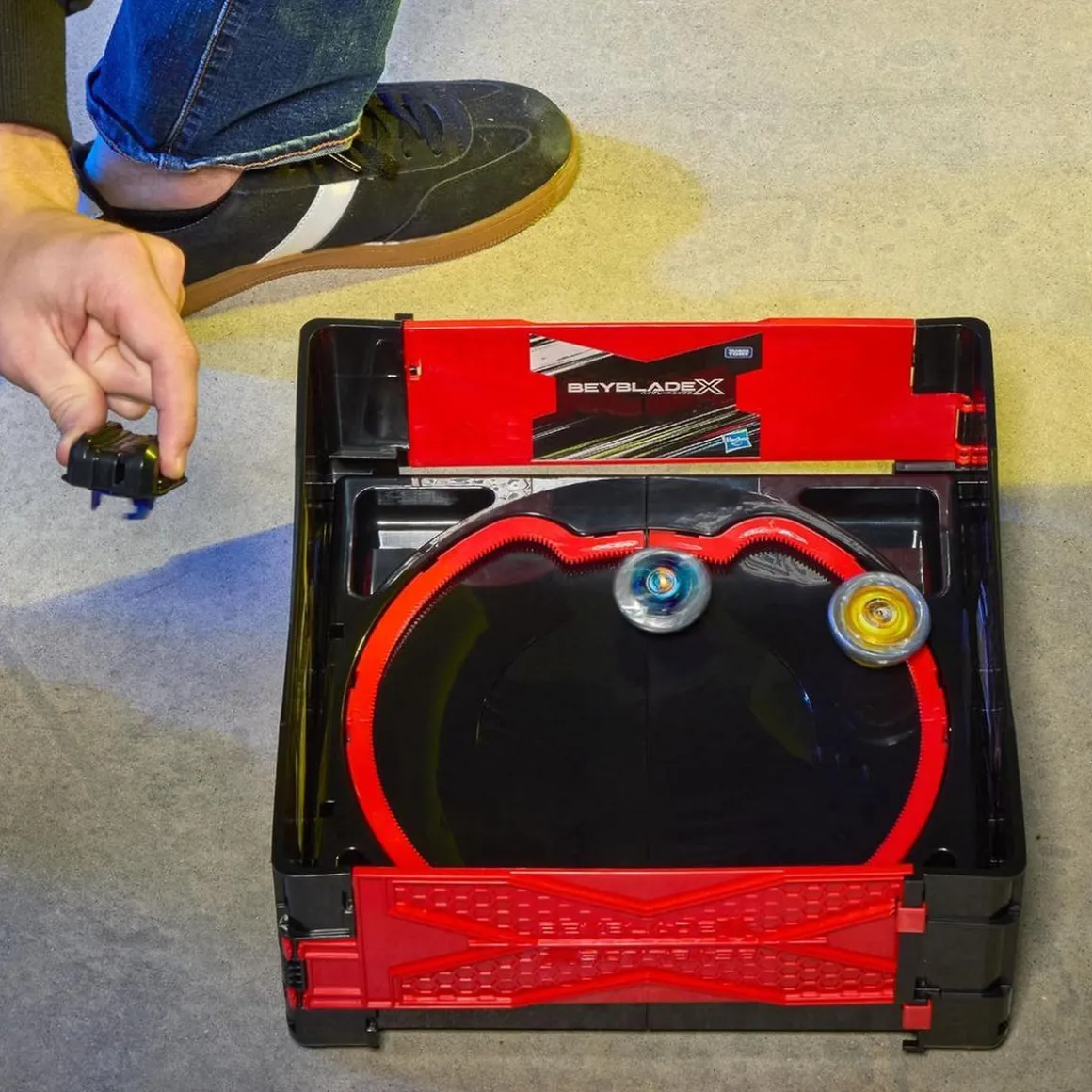 Hasbro - Beyblade - Clash and Carry Beystadium Battle Arena