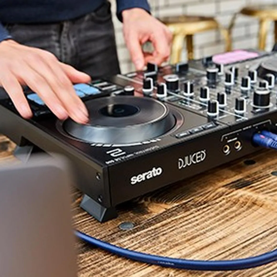 Hercules - Mesa mezclas DJControl Inpulse 500