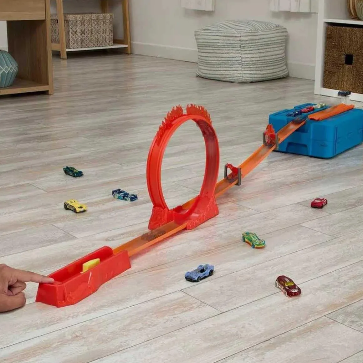Hot Wheels - Hot Wheels Pista Acrobacias en Llamas con vehículo incluido