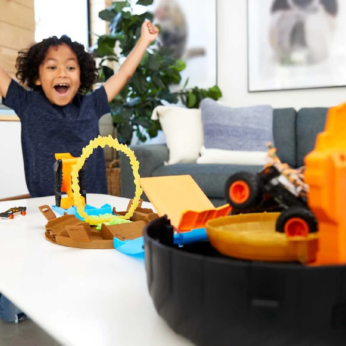 Hot Wheels - Playset neumáticos para acrobacias Monster Trucks