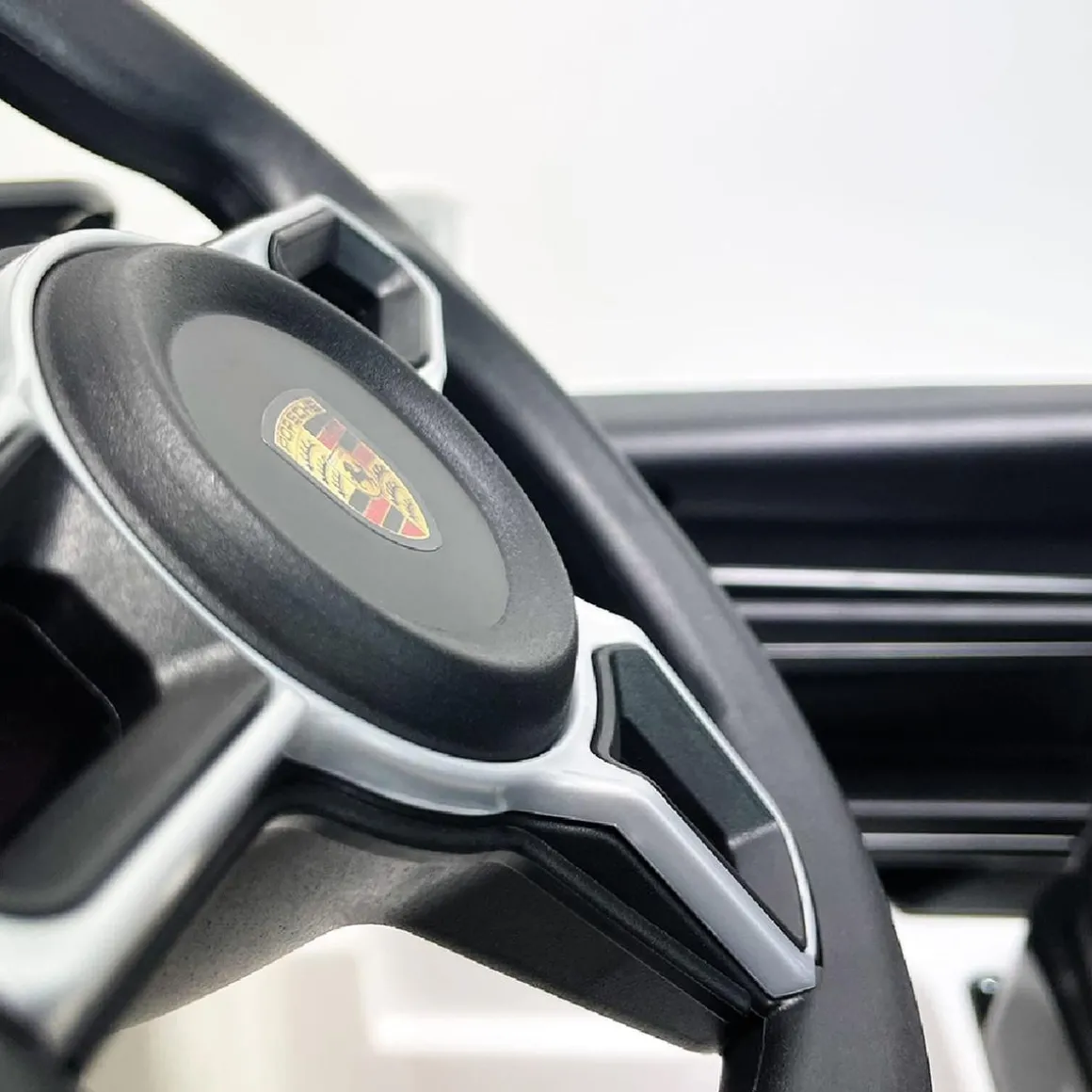 Injusa - Porsche Taycan 12V Blanco
