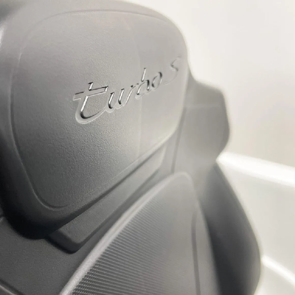 Injusa - Porsche Taycan 12V Blanco