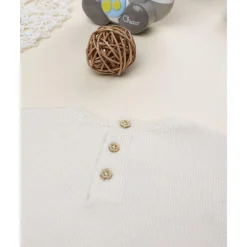 Jersey de niña beige con cervatillo bordado