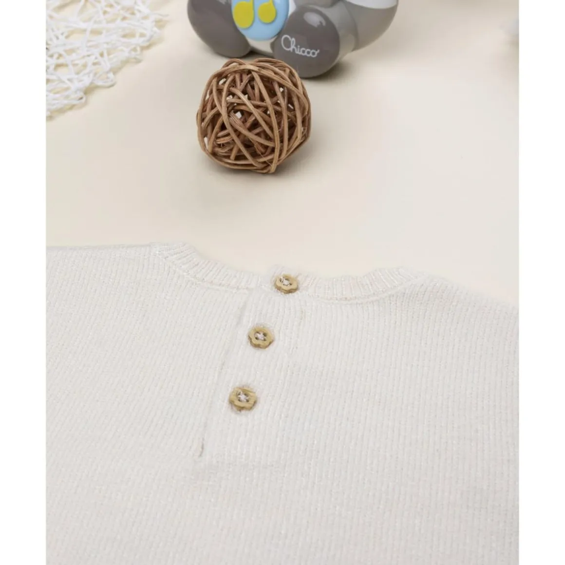 Jersey de niña beige con cervatillo bordado