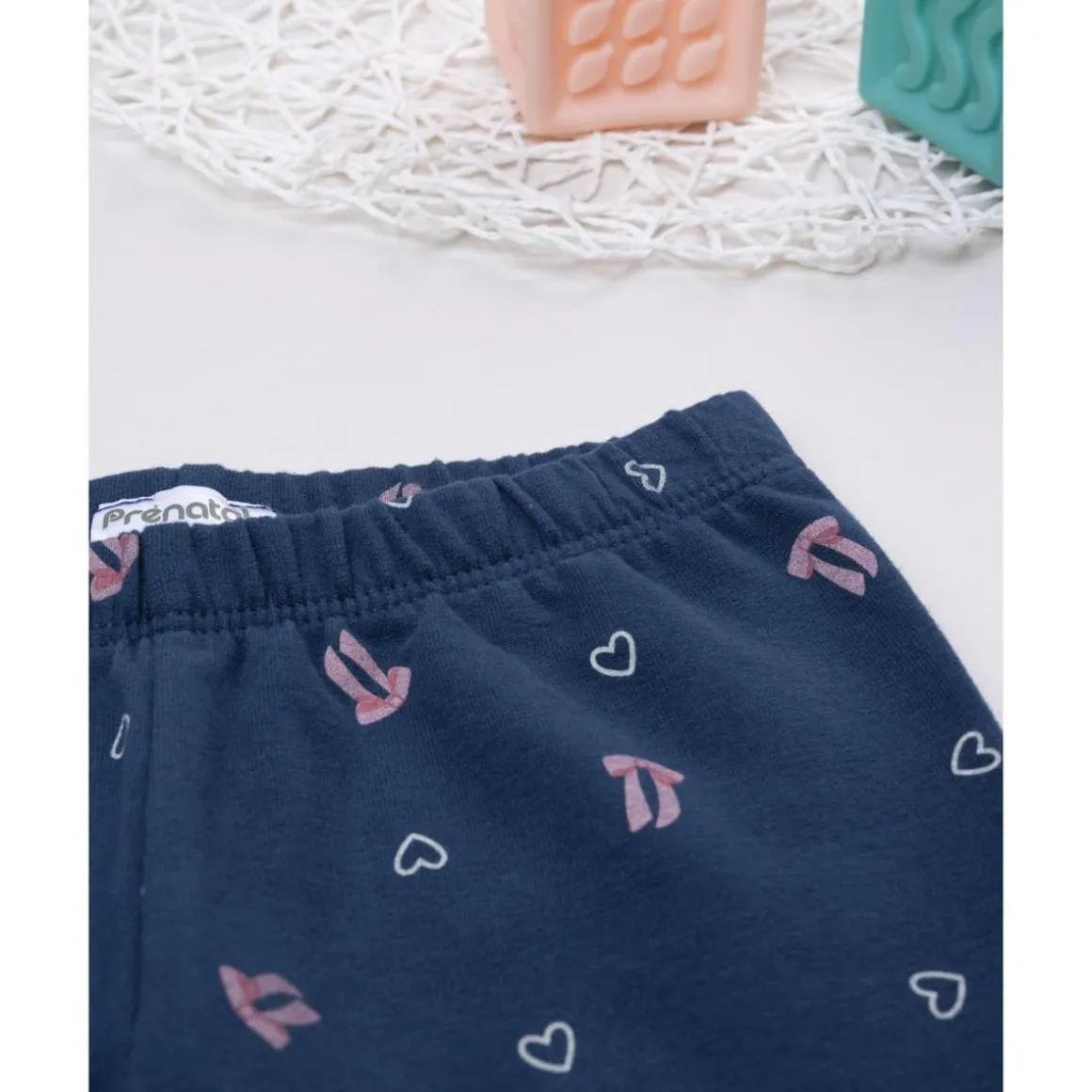 Leggings azules con lazos y corazones para niña