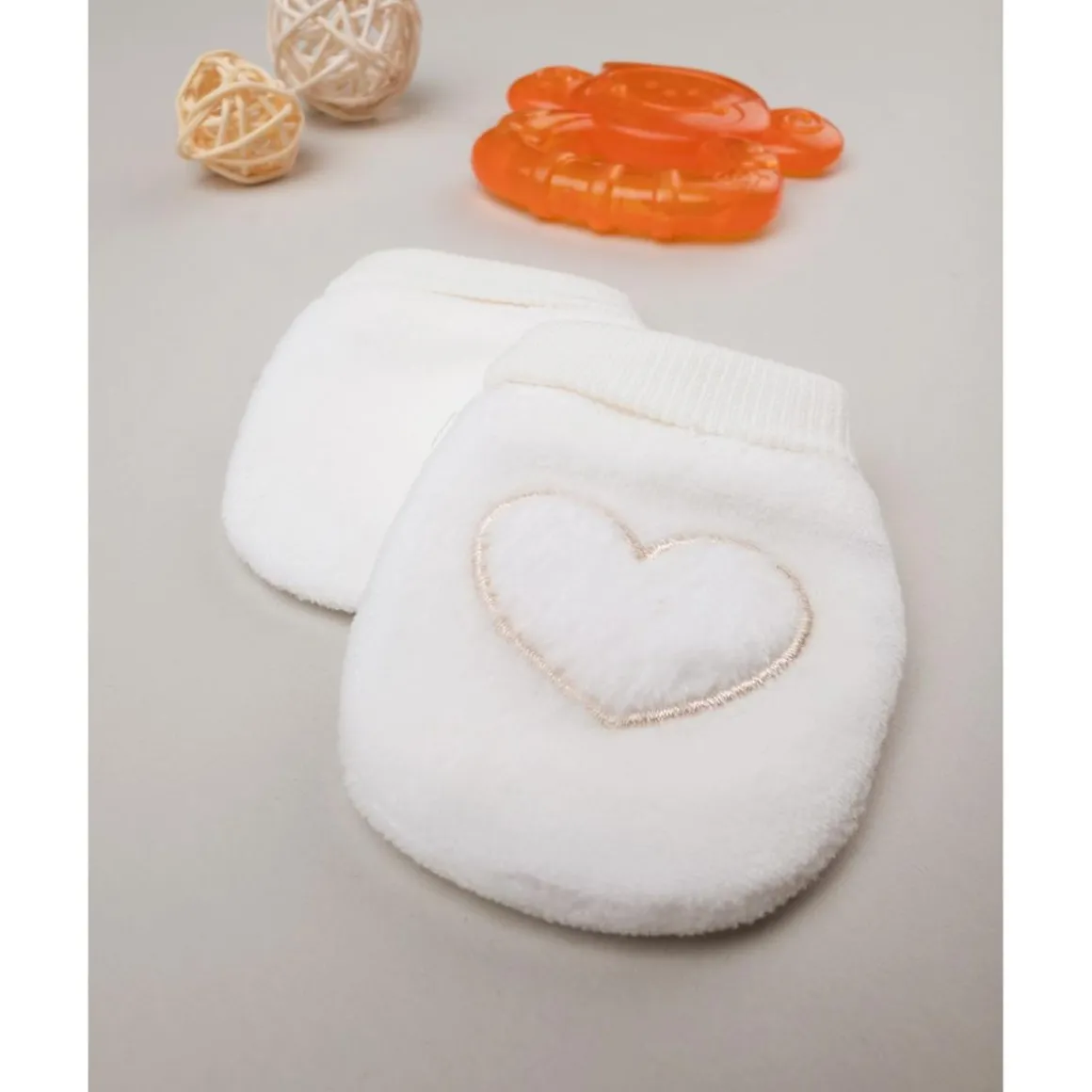 Manoplas para niña "Corazón"