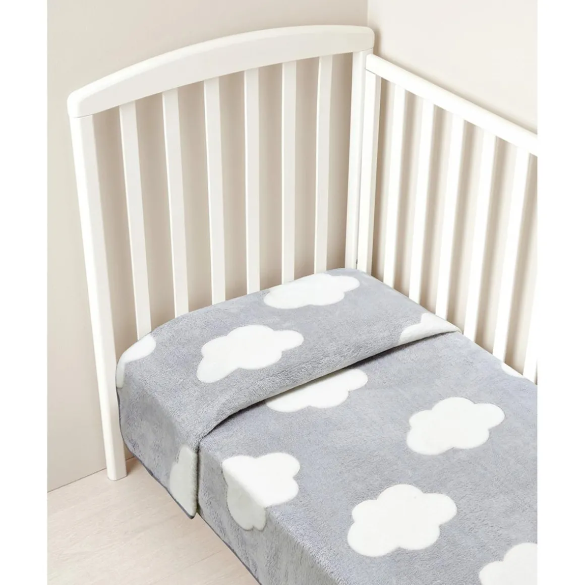 Manta para cama de peluche sintético gris con nubes