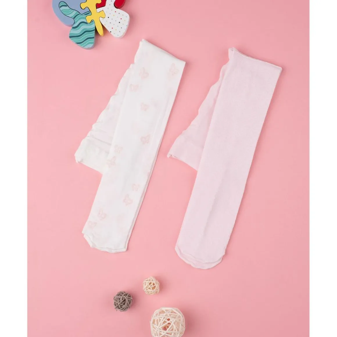 Medias de microfibra blancas y rosas