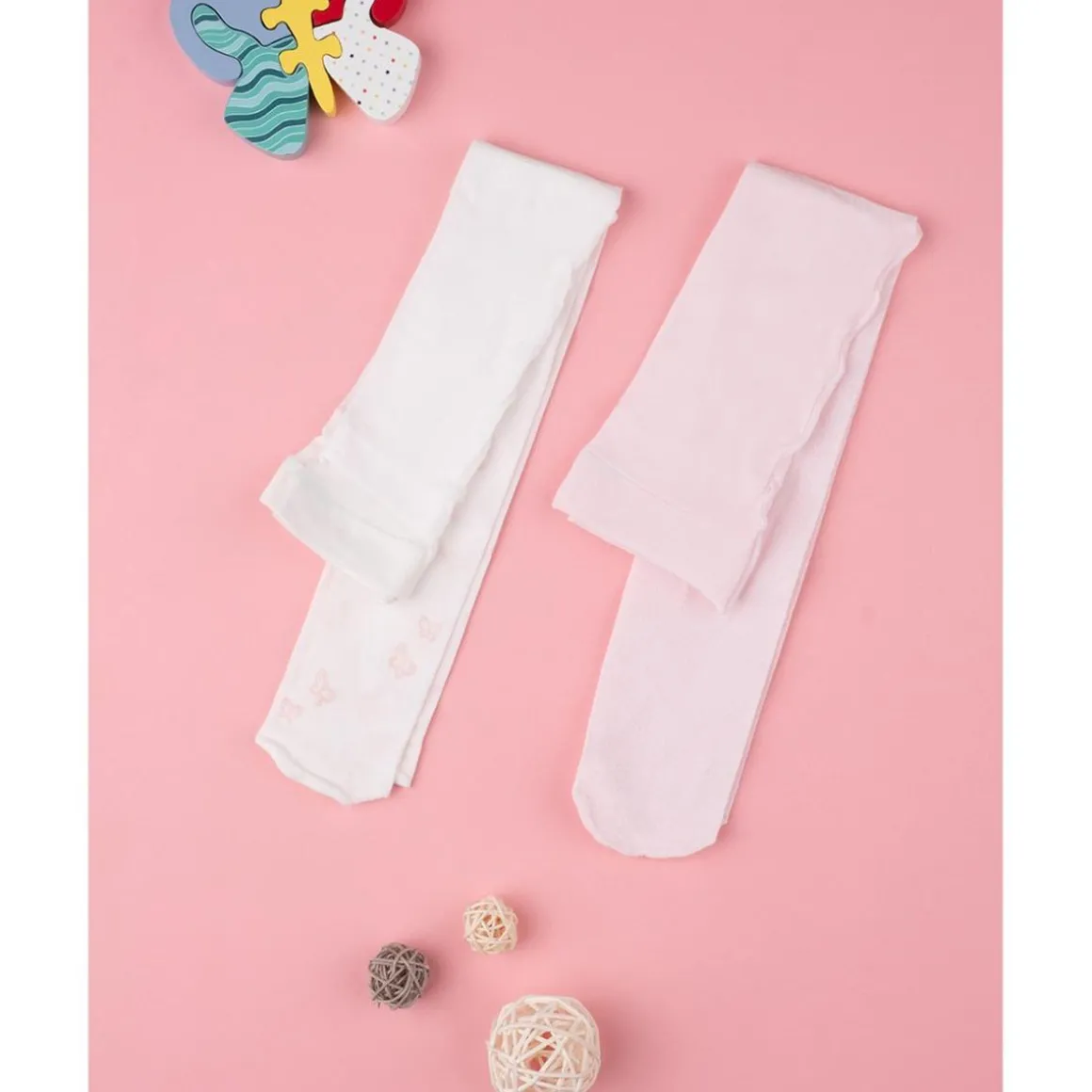 Medias de microfibra blancas y rosas