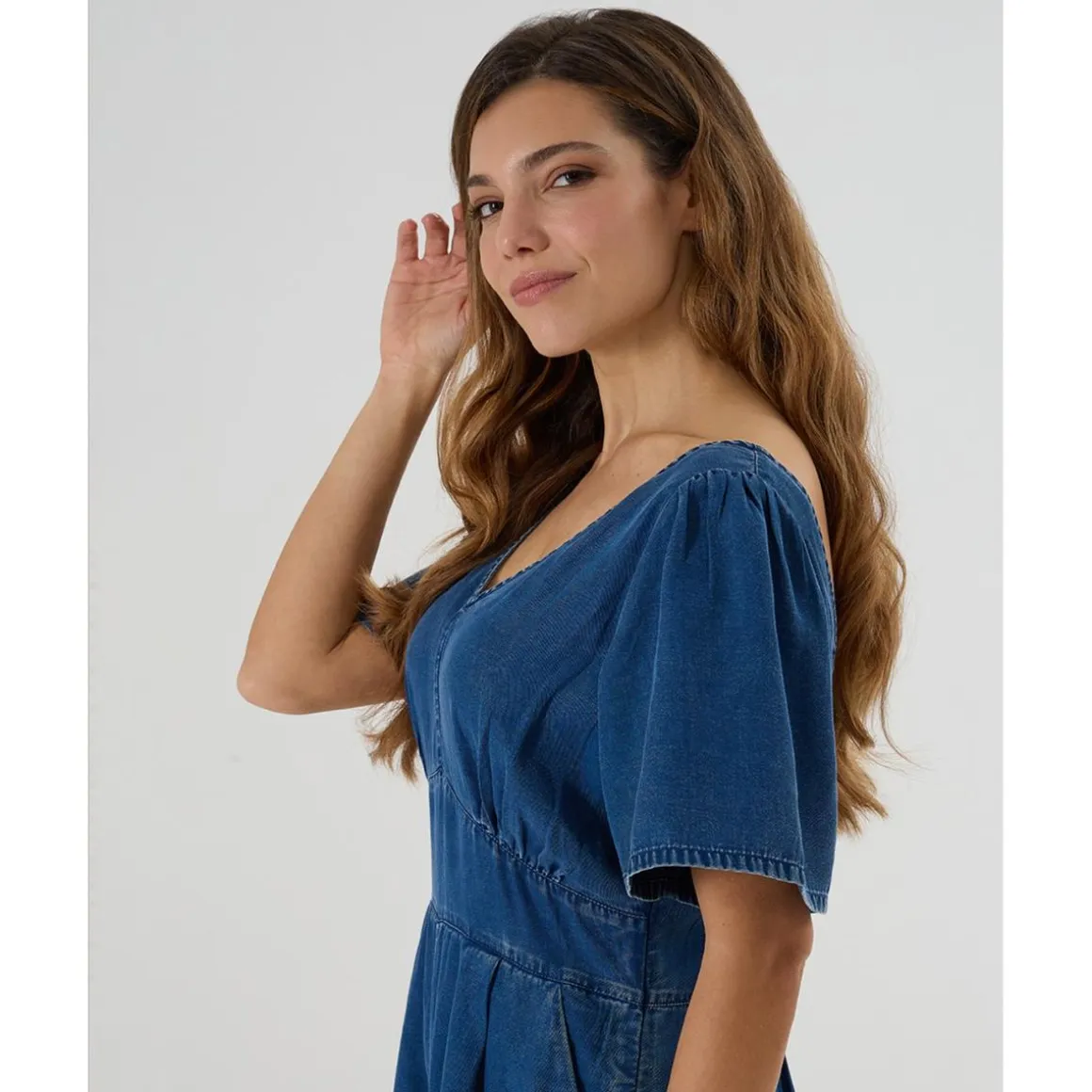 Mono corto premamá de denim con punto smock