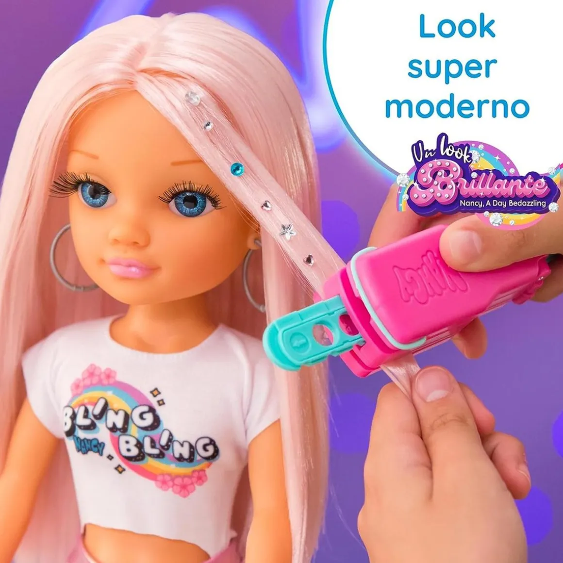 Nancy - Muñeca con pelo rosa, juego para peinar y decorar, máquina de gemas y accesorios ㅤ