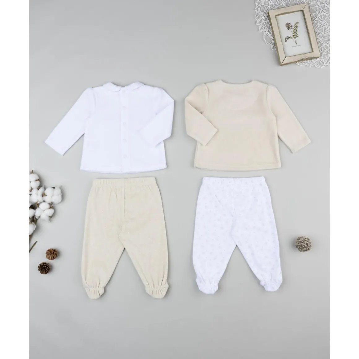 Pack 2 conjuntos de niña en terciopelo blanco y beige