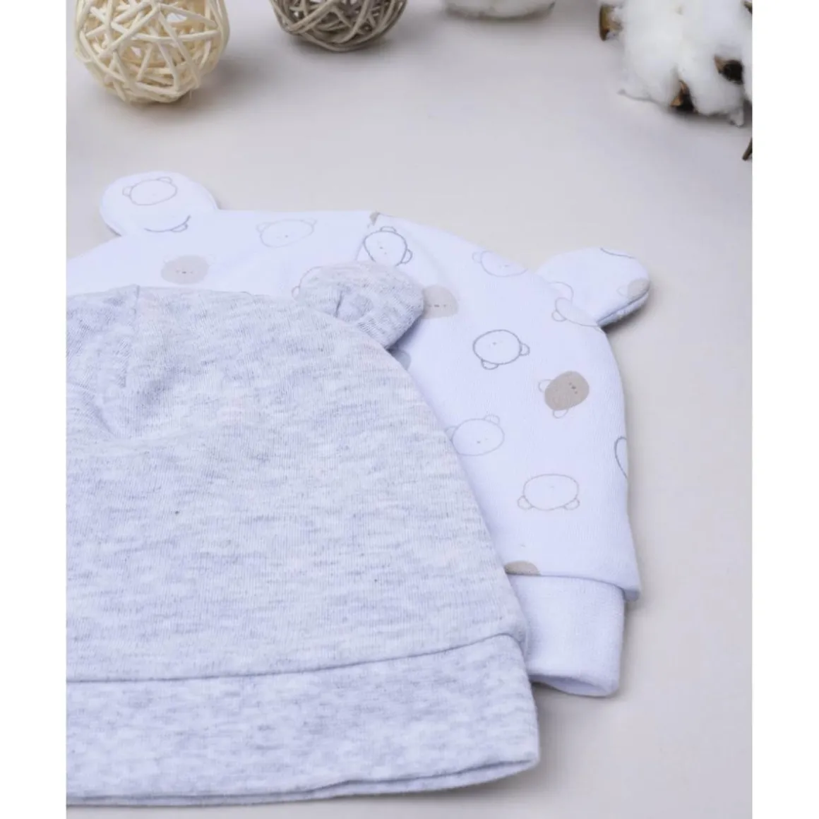 Pack 2 gorros de recién nacido en crema y gris con orejitas