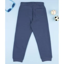 Pantalón azul con estampado para niño
