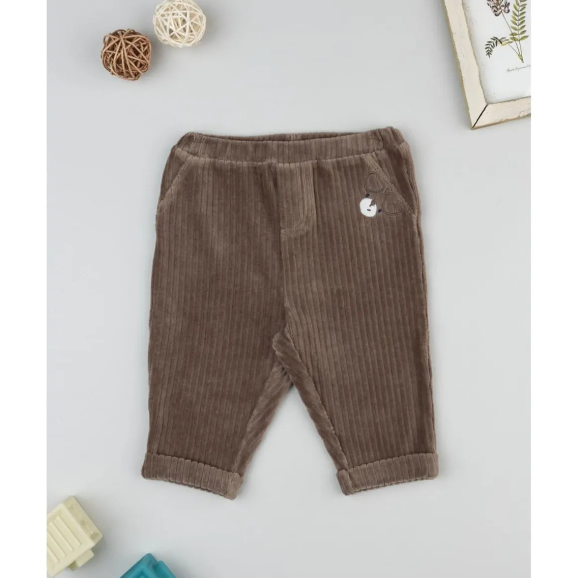 Pantalón de pana marrón bebé