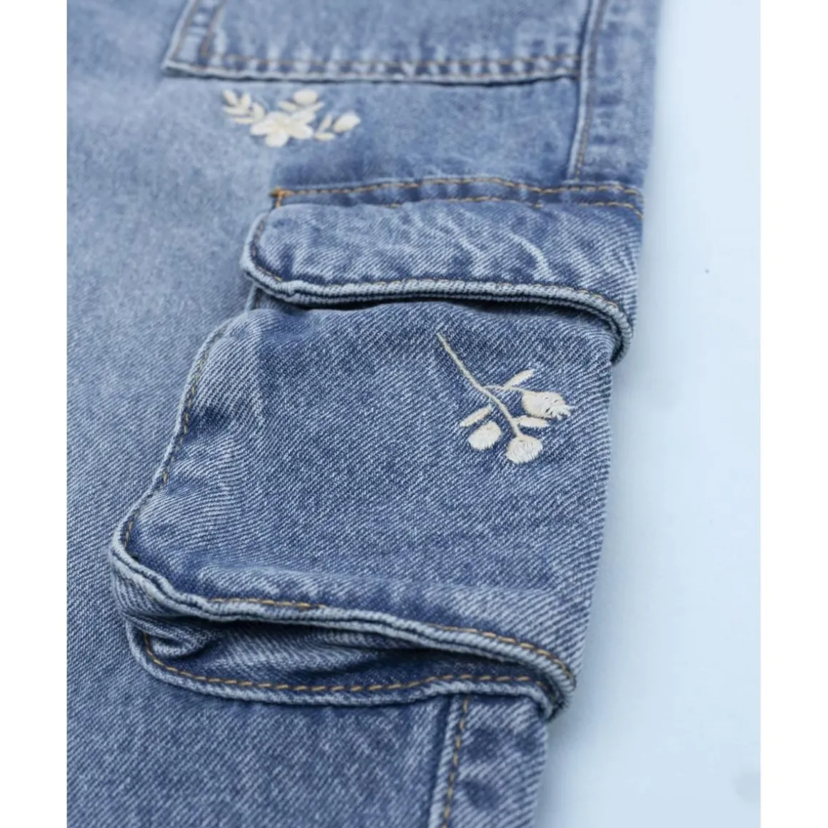 Pantalón denim niña florecitas