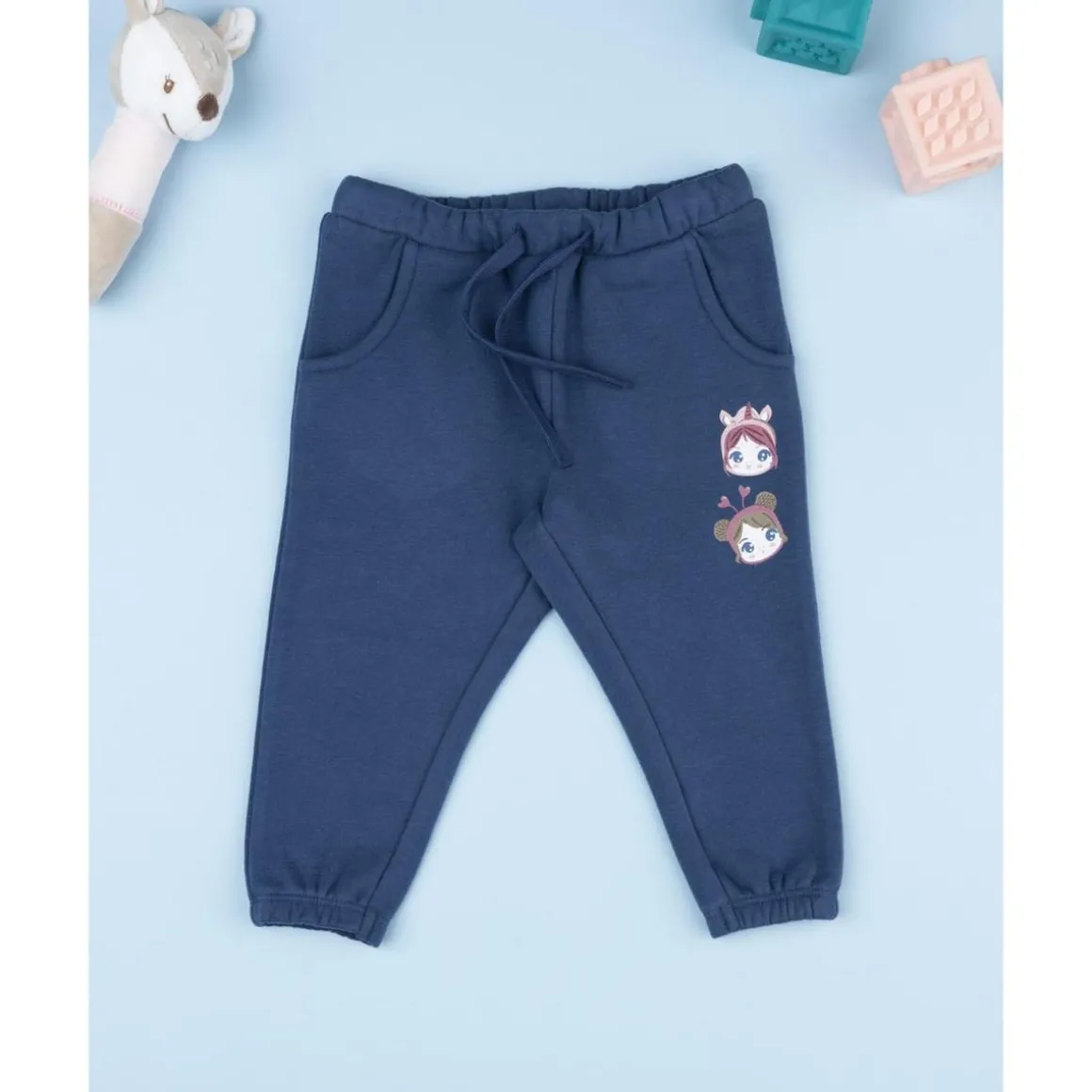Pantalón felpado niña azul con estampado